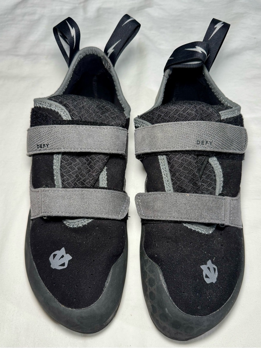 Evolv Defy Climbing Shoes Sz 9 Mens Black Gray